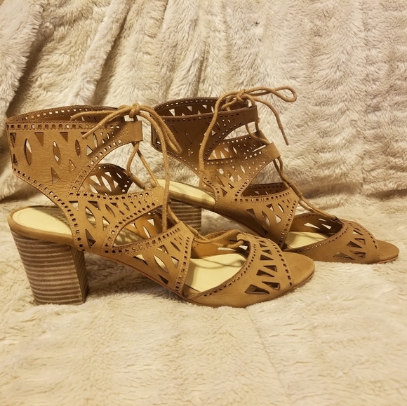 Marc Fisher "Petite" Heels - Picture 3 of 7